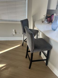 4 Bar stools