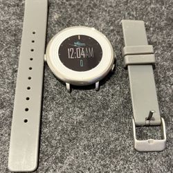 Pebble Time Round - Smart Watch Stainless Steel Body 14mm Silicone Band