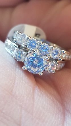Gorgeous Women's round cut wedding engagement promises ring size 7