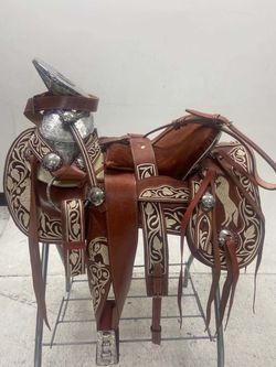 Montura charra Pitiada original con herraje y fuste plateado