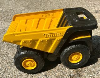 2007 Tonka Mighty Dump Truck Large Yellow Steel Bed Toy