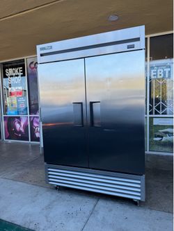 True commercial freezer LED