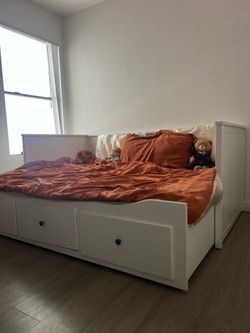 IKEA HEMNES QUEEN PULL OUT DAYBED
