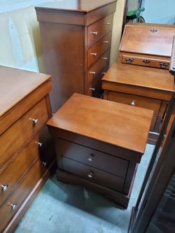 Dresser set