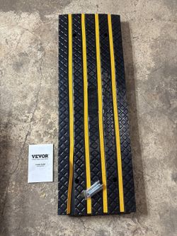 VEVOR Curb Ramp Heavy Duty Rubber Black/Yellow Safety Stripes New w/ Hardware GR