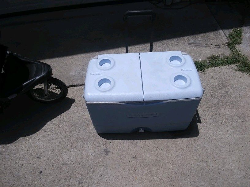 $25.00 cooler on wheels