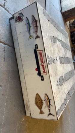 Truck tool box