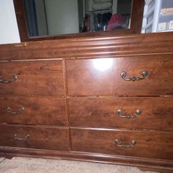 Oak Wood Queen Bed Frame /dresser/ 1 Night Stand 