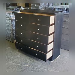 Ten drawers dresser with rails