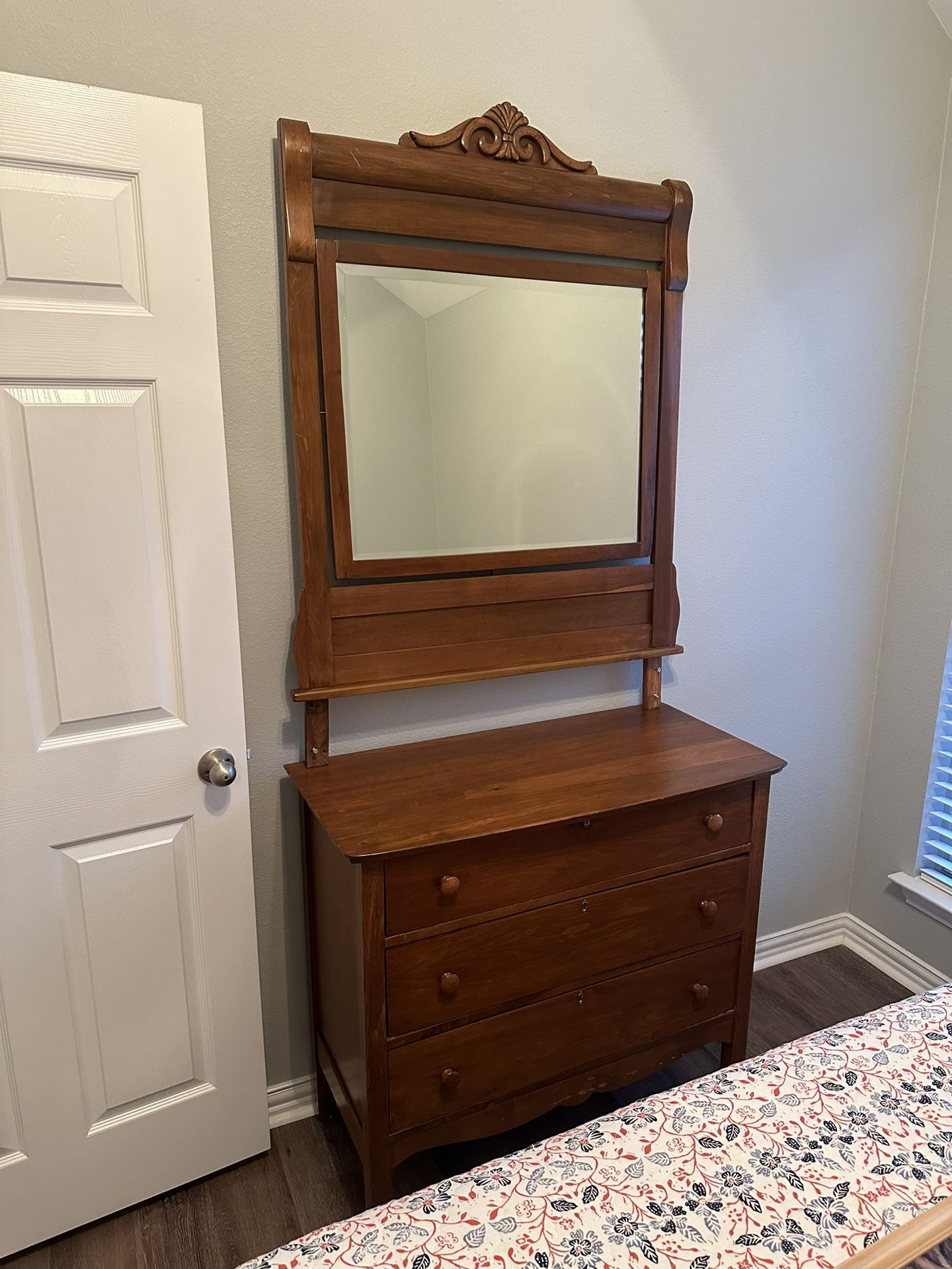 Antique 3 Drawer Dresser With Mirror