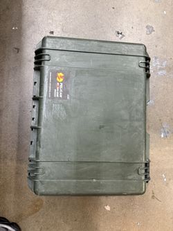 Travel Pelican 2420 Great condition! Carry on Size! 