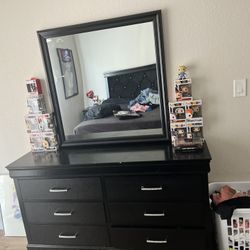 Dresser With Mirror