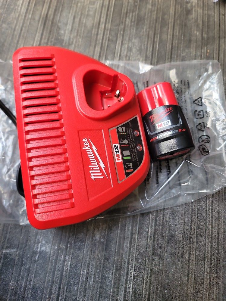 MILWAUKEE M12 CHARGER AND BATTERIE 2.0AH NEW 