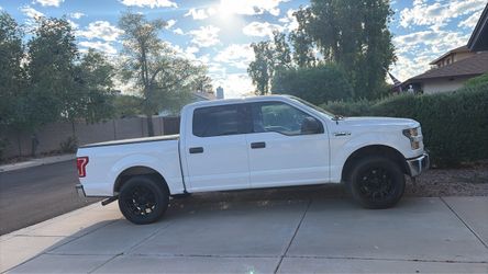 Ford F-150 SuperCrew White Pickup Truck