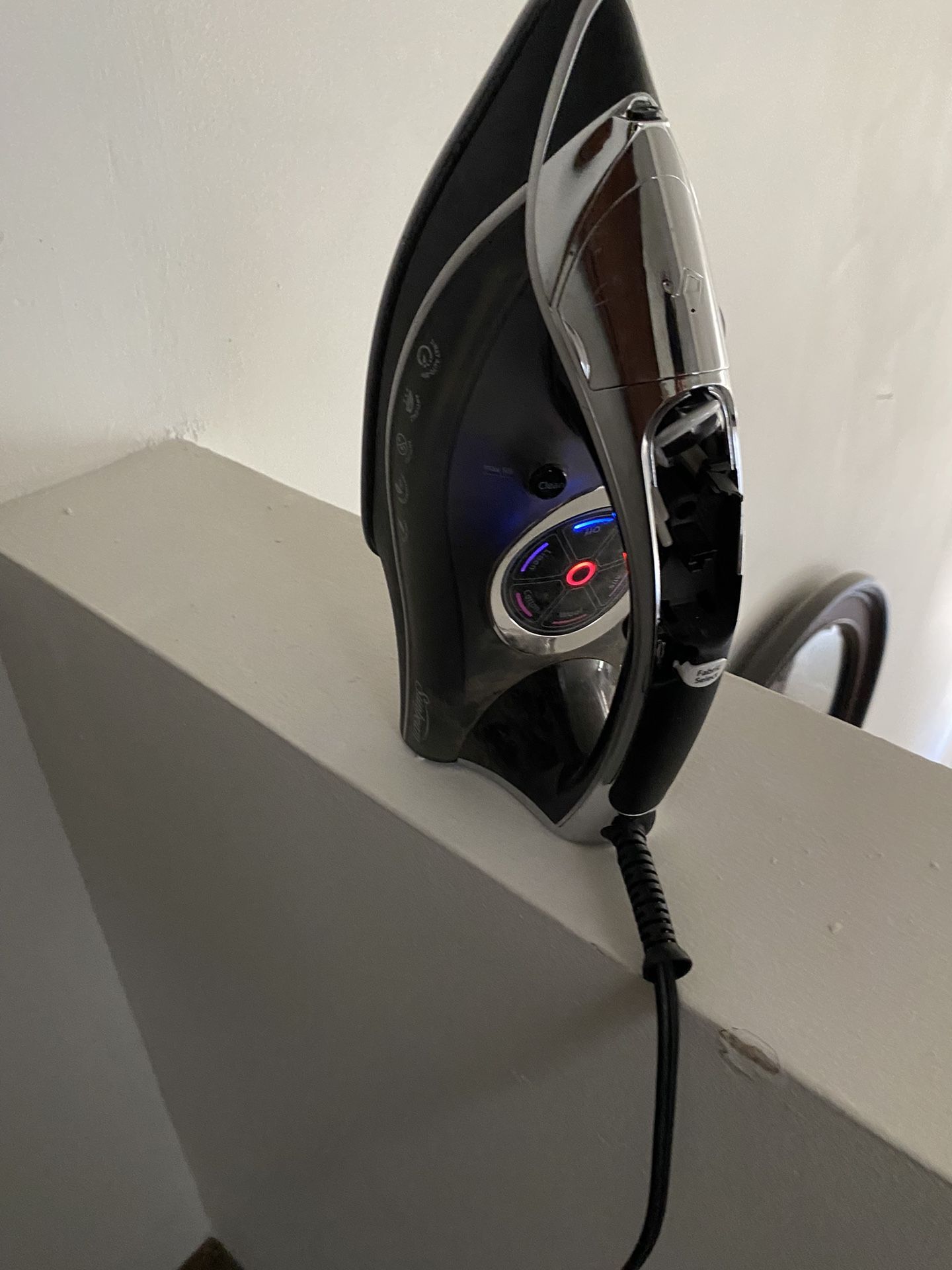 Sunbeam Aero Ceramic Iron GCSBDS-209 With 12ft Cord 1600 Watt
