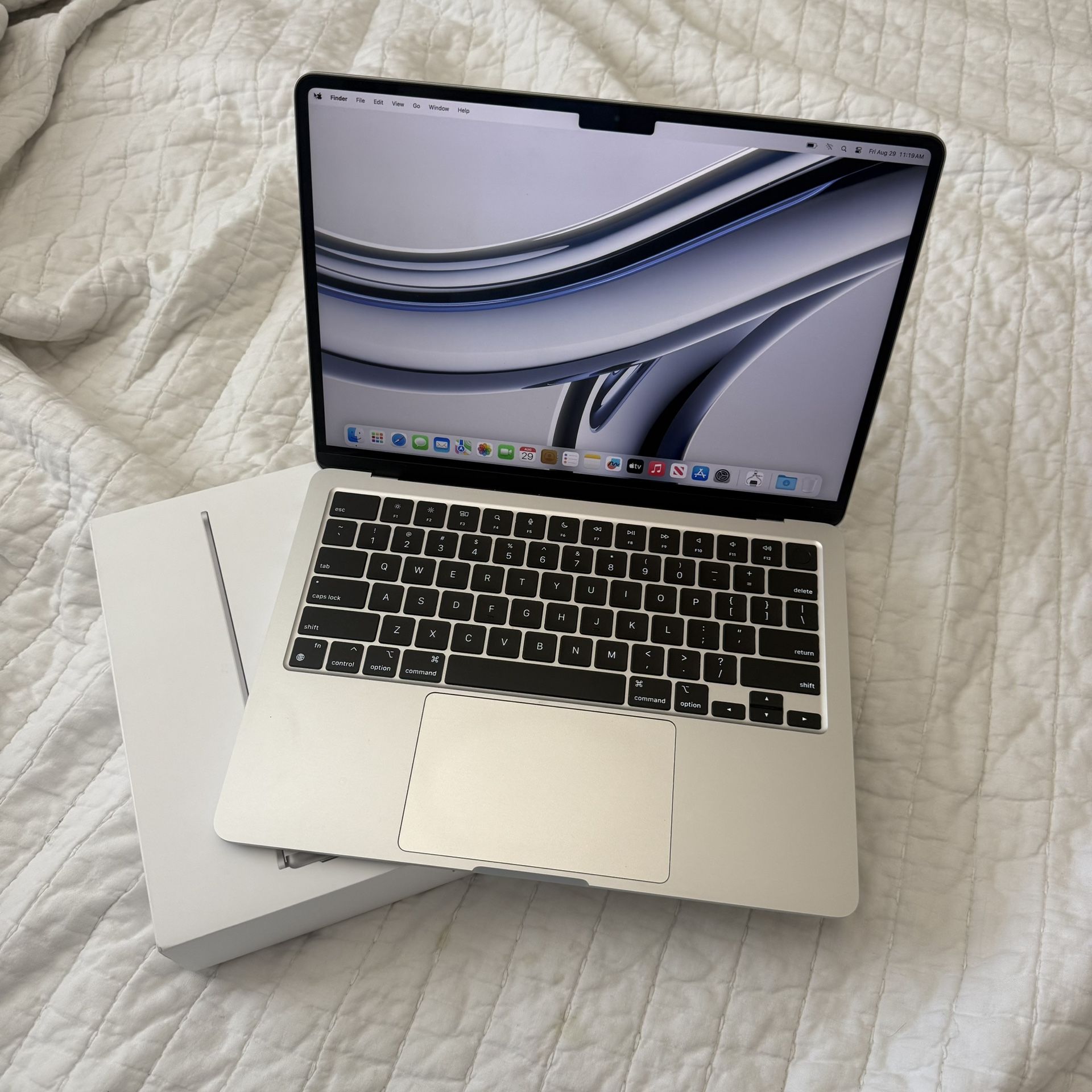 Apple Macbook Air 13 Inch, M3 Chip, 16GB RAM, 256GB SSD