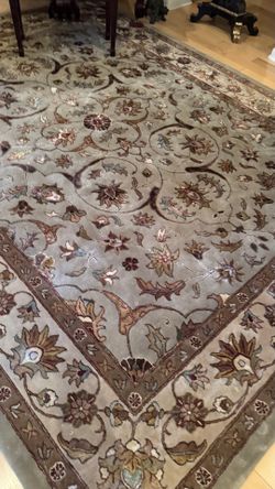 9 x 12 Floral  style  Area Rug. 9 x 12