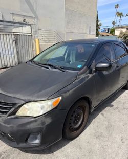 Toyota Corolla 2013  ( 3,000 o OBO)