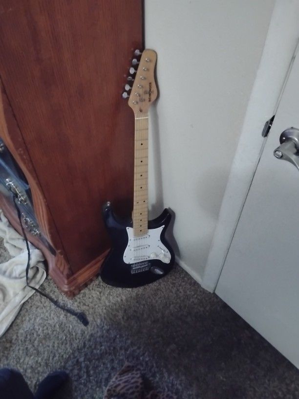 BEHRINGER Electric Guitar 