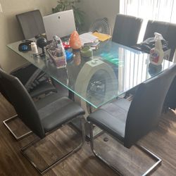 Contemporary dining table set
