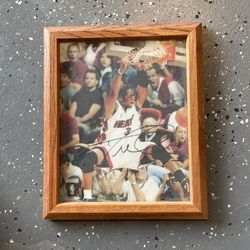 8x10 Autographed Dwayne Wade Photo No COA
