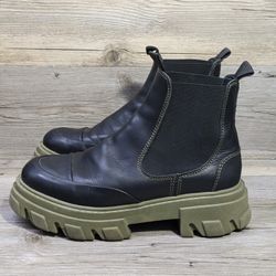 GANNI S1629 Leather Chelsea Boots in Black and Green Size 39
