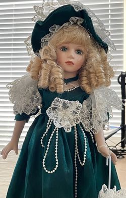 Vintage 90’s Doll