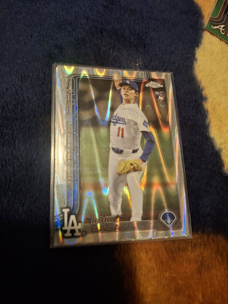 2025 Topps Chrome Roki Saski Wave Refractor Rc Card