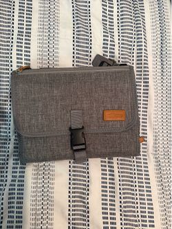 Portable changing pad