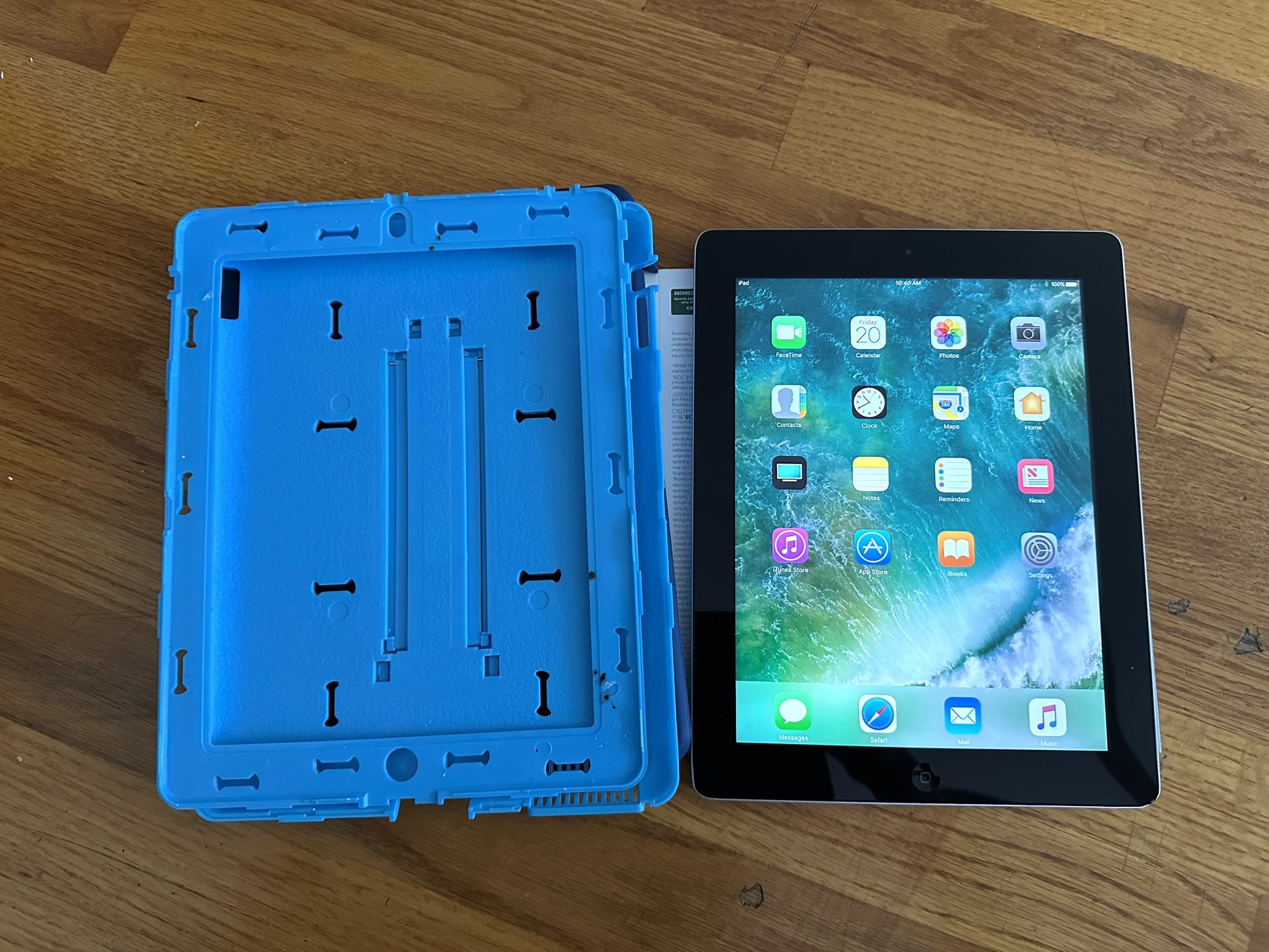 9.7 inches Apple iPad Gen4 16Gb WiFi Silv Model A1458 with iOS 10.3.x
