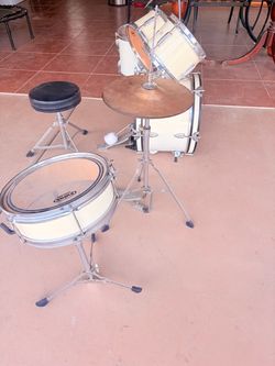 Drum Kit with Cymbals and Hardware