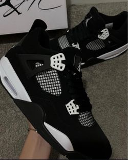 Air Jordan 4 White thunders 1of1