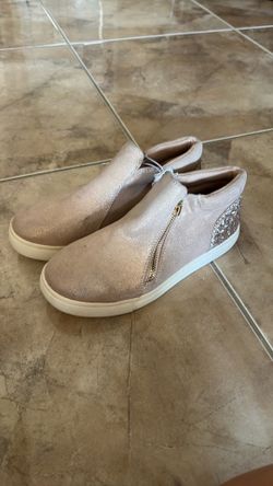 Gold ankle shoes with zippers. Girls size 4.