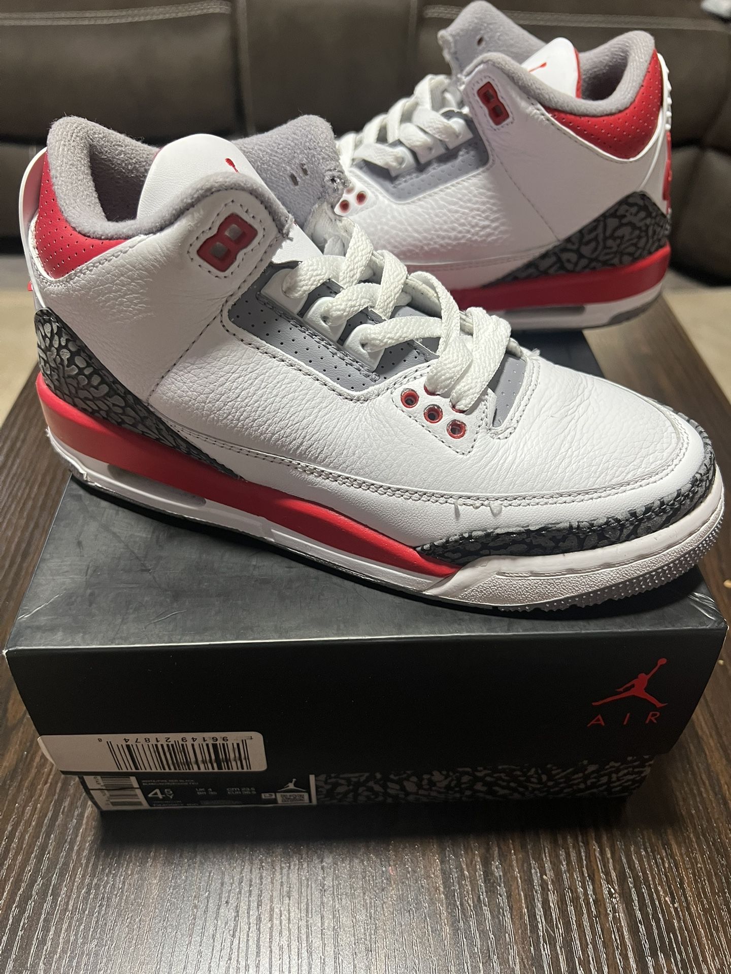 Air Jordan 3 retro fire red Size 4.5y SKU-Dm0967-160