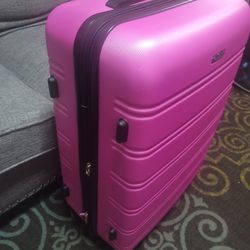 Luggage Size In The Pictures 