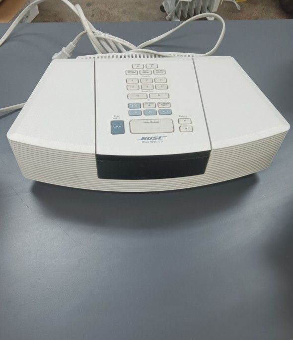 Bose Wave AWRC-1P Stereo CD Player and Radio with  Remote - White works mint shape