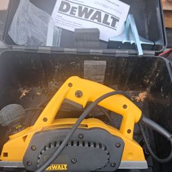 Like New DeWALT Hand Thickness Planer 600W 82x2.5mm