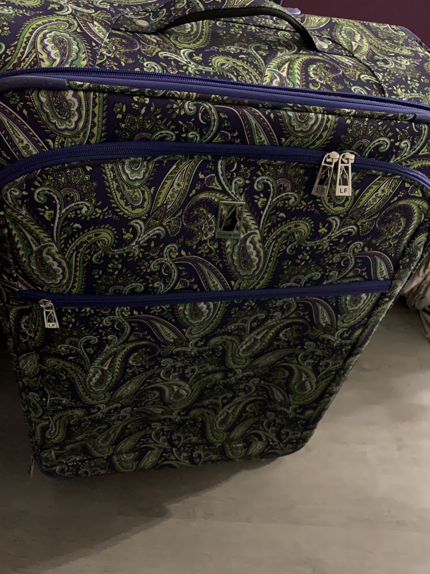 Beautiful Rolling Luggage With 4 Wheels