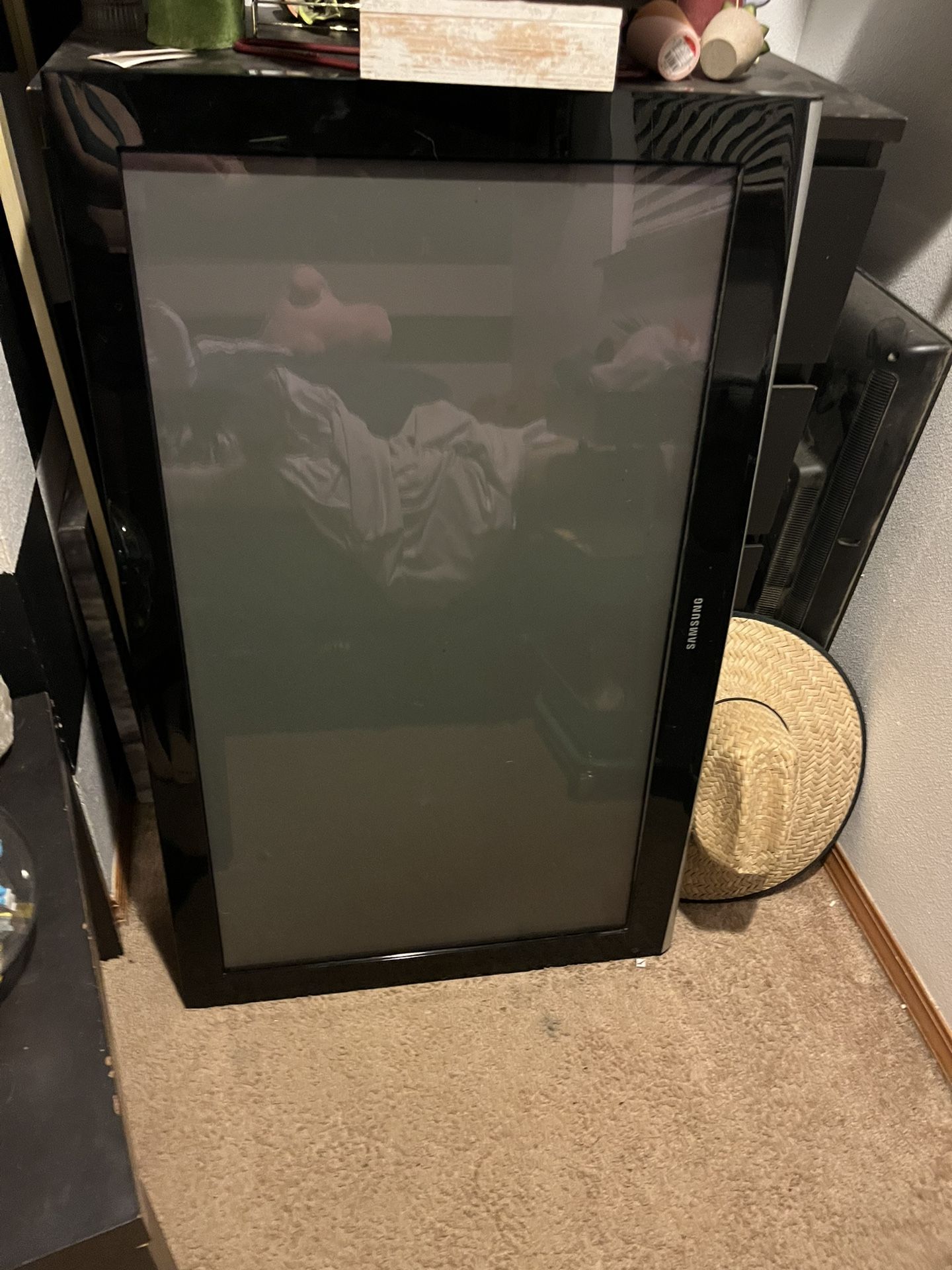 42" samsung TV
