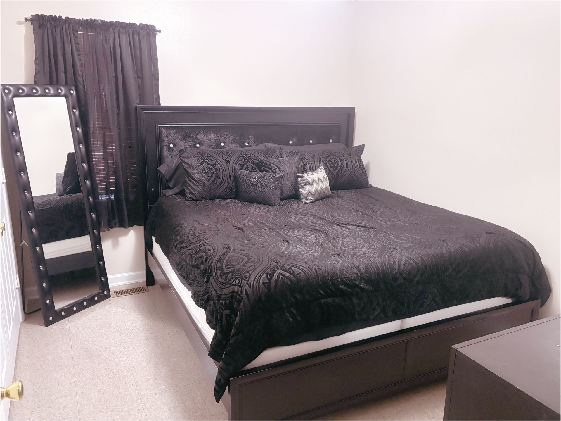 BLACK KING LUXURY VELVET BEDROOM SET