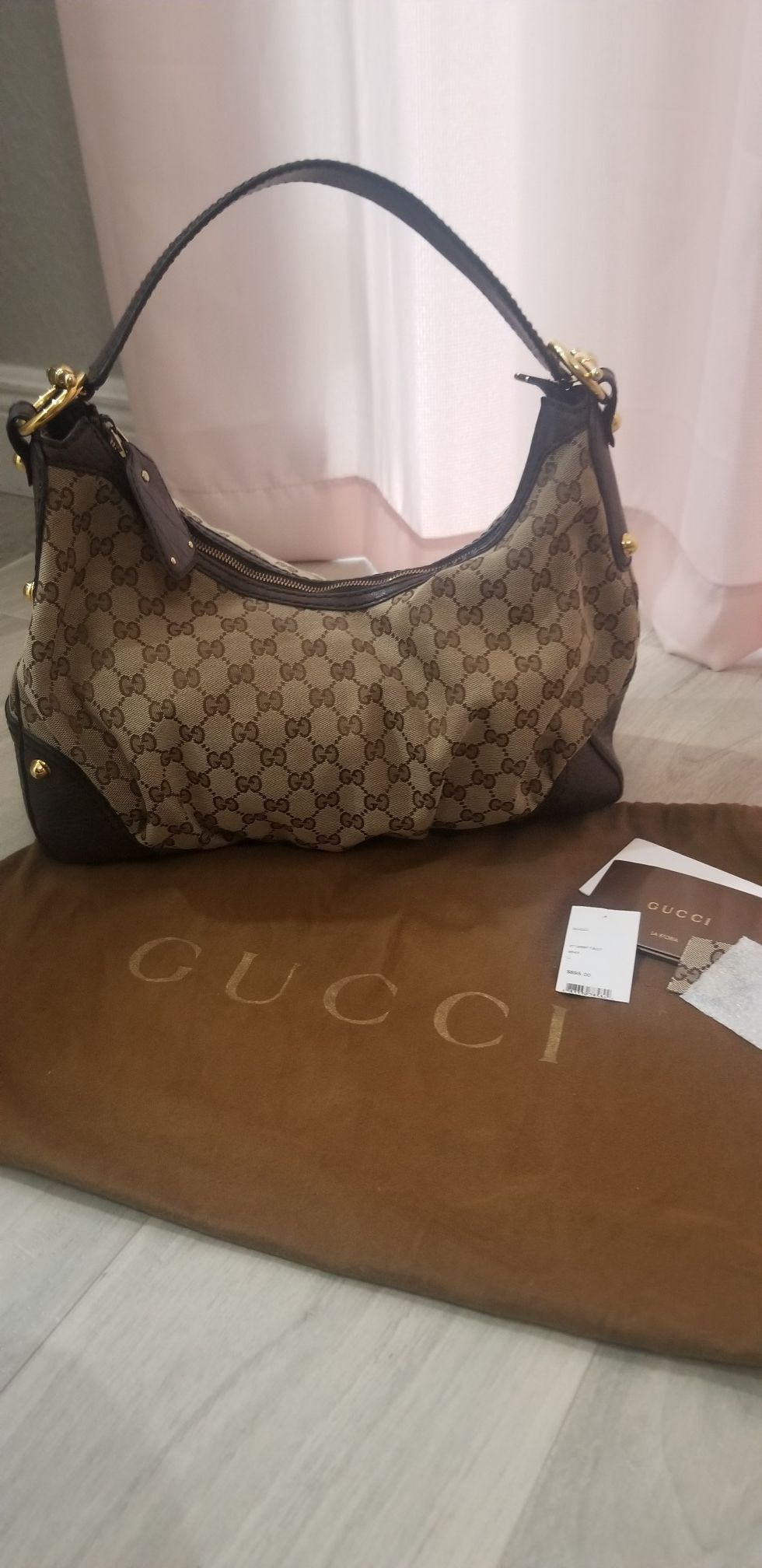 Gucci shoulder purse. 100% Authentic