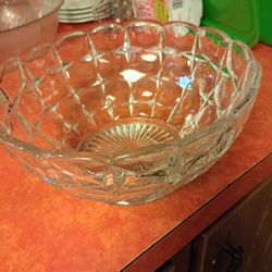 Indiana Constellation Serving Bowl Vegetable Clear Pressed Glass Fruit AS IS (O) firm price pick up $19 bucks pick up only 865 Ellsworth avenue right 