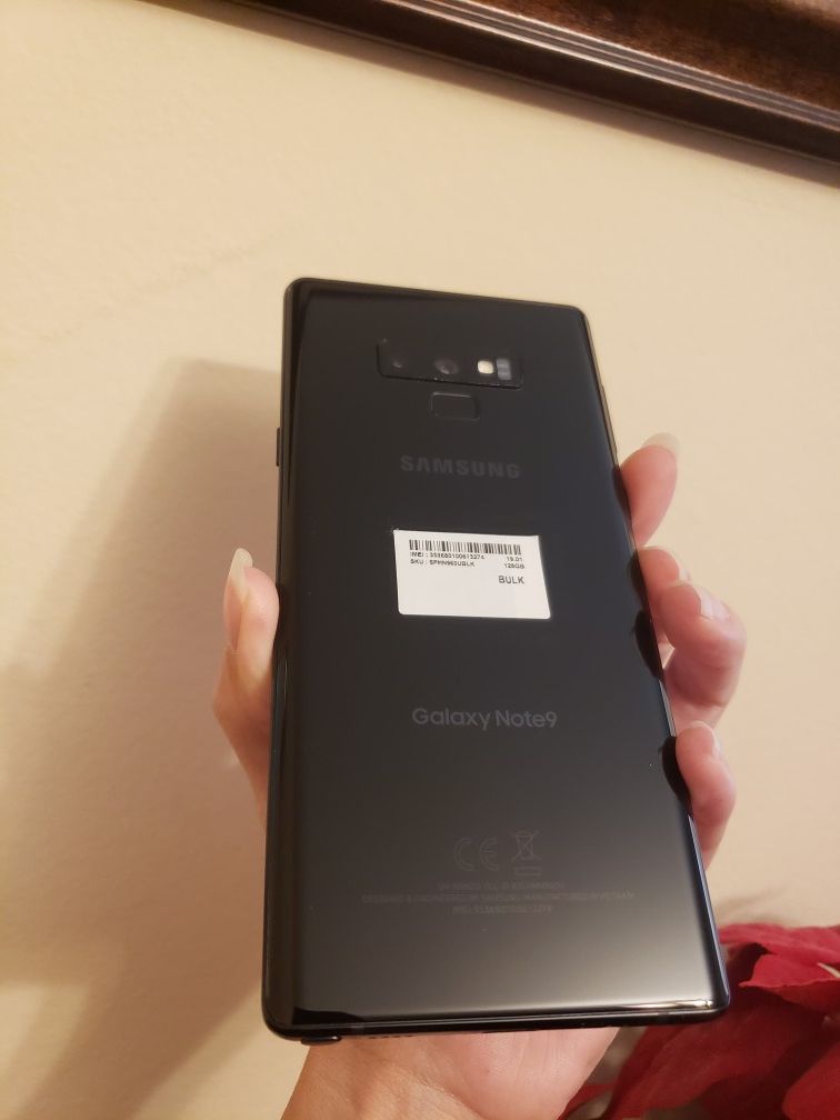 BLACK SAMSUNG GALAXY NOTE 9 UNLOCKED 128GB. PRICE IS NO NEGOTIABLE. ATT, CRICKET, T-MOBILE, METRO, VERIZON & WORLDWIDE.