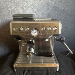 Breville - the Barista Express Espresso Machine with 15 bars of pressure, Milk Frother and integrated grinder - Stainless Steel