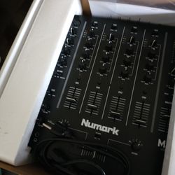 Numark M6 Mixer 
