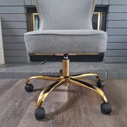 GREY AND GOLD VANITY CHAIR 💥BRAND NEW NEVER USE 💥