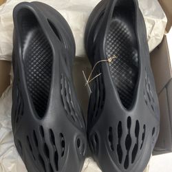 Adidas Yeezy Foam RNR Onyx Size 10