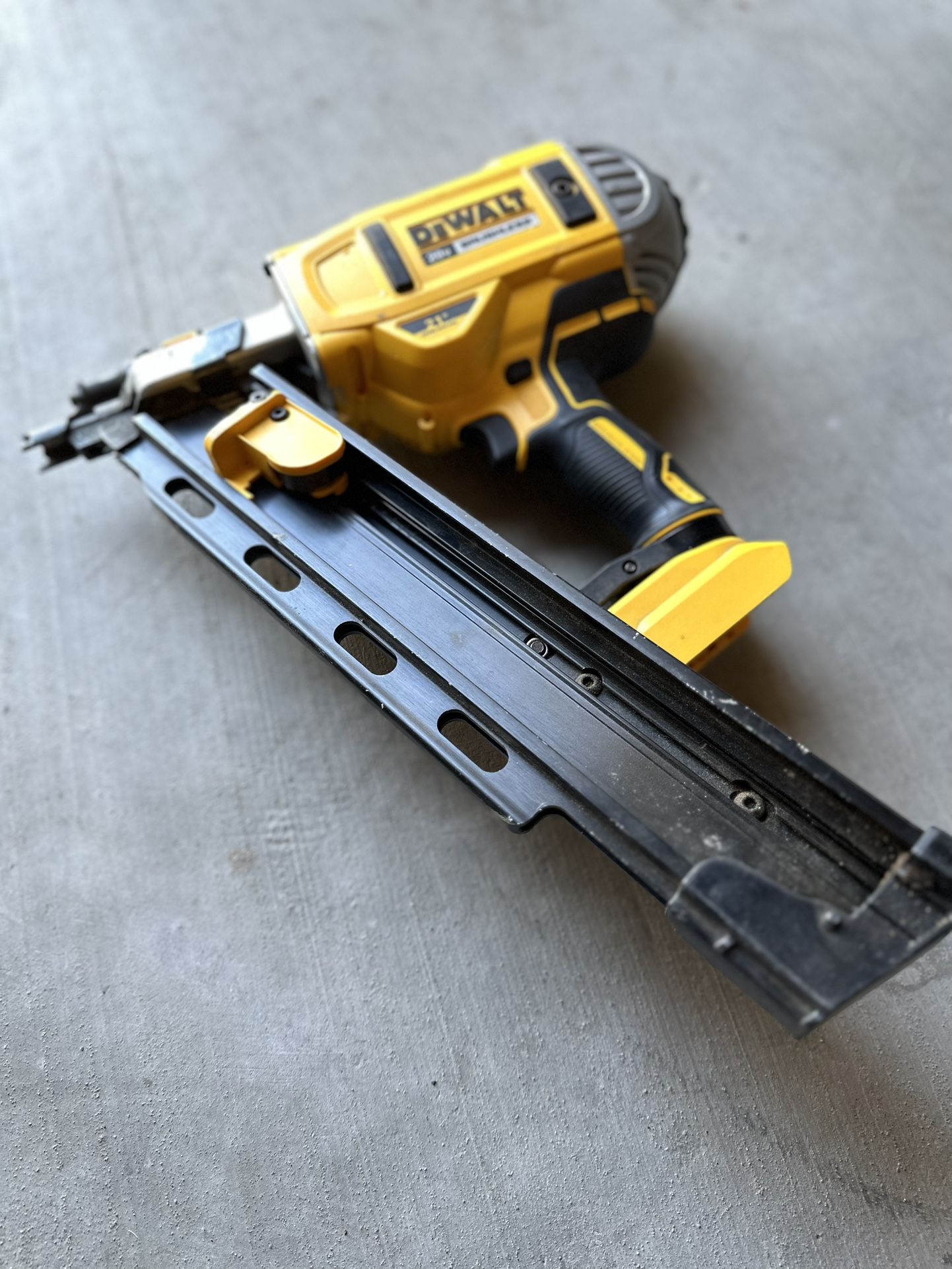 Dewalt Framing Nail Gun 20v DCN21PLB for Sale in Phoenix, AZ OfferUp
