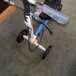 Steerable Knee Scooter
