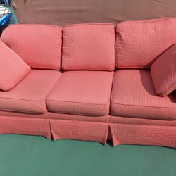 Nice Pull Out Queen Sofa No Stains Or Smells From Pets 😂  Or Humans $150  Delivered Or Come Get It For $130